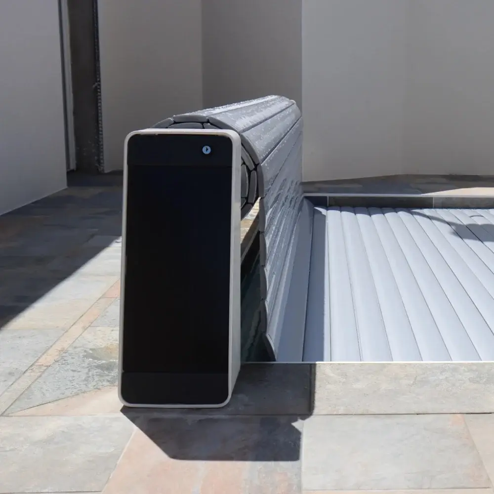 volet-piscine-couverture-automatique-hors-sol-solaire-bellasun-astralpool (1).webp