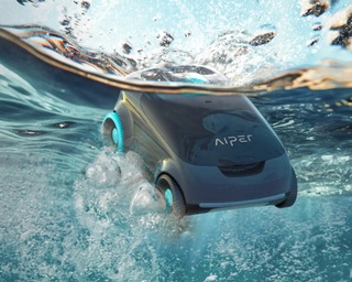 Robot de piscine sans fil Aiper en action sous l'eau