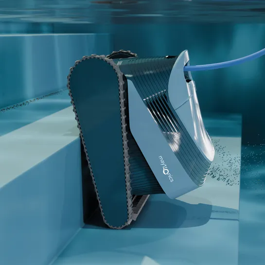 Robot de piscine Dolphin S1000 Maytronics dans un bassin enterré
